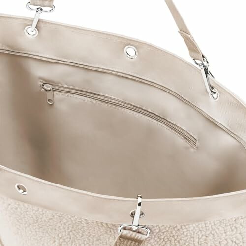 Intérieur d'un sac fourre-tout beige avec doublure et poche zippée.